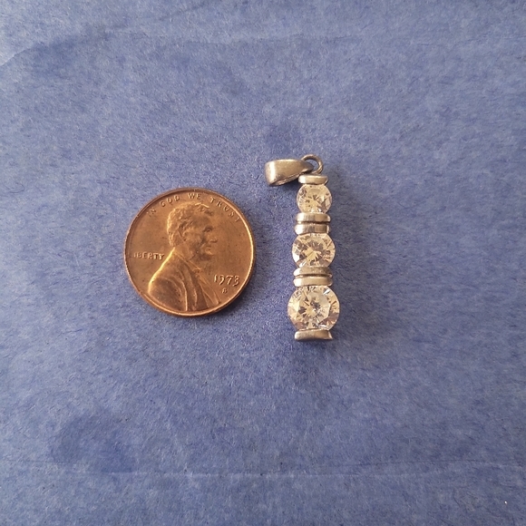 Elegant Sterling Silver Pendant signed  JC. - Picture 3 of 3